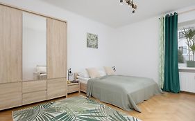 Spacious Apartment For 6 People Near The Old Town By Noclegi Renters
